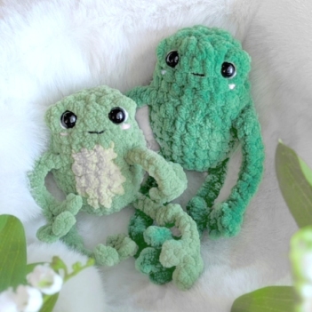 Frodo the Frog amigurumi pattern by Gutherz Design