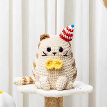 Golden Shorthair Party Cat amigurumi pattern by The Loop Story