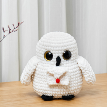 Snowy Owl amigurumi pattern by The Loop Story