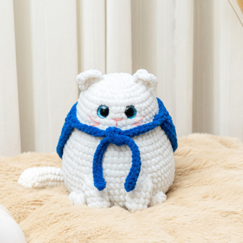 White Superhero Cat amigurumi pattern by The Loop Story