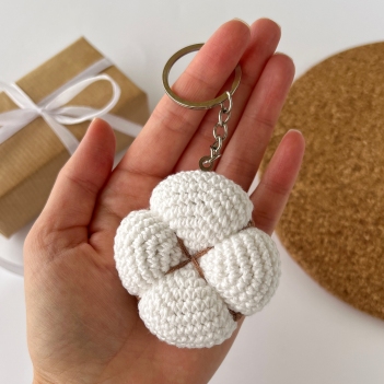 Cotton flower keychain  amigurumi pattern by AmiGuide