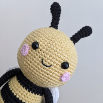 Barry the Bee amigurumi pattern by Handmade by Ani