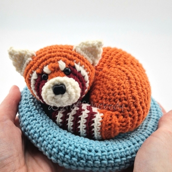 Curled Up Red Panda No-Sew Pattern amigurumi pattern by StuffTheBody