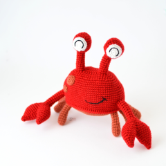 Cedric the Crab amigurumi pattern by Elisas Crochet