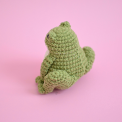 Lyla the frog amigurumi by Elisas Crochet