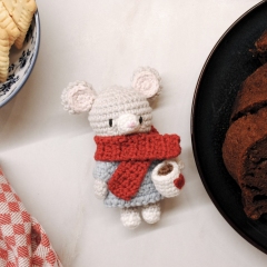 Millie the Mouse amigurumi pattern by The Wandering Deer