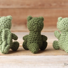 Small Alligator amigurumi by Jen Hayes Creations