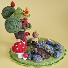 Oliver Bear and His Treehouse amigurumi by SaphirhaseDesign