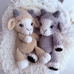 Goat Snuggler amigurumi by DanArtEstonia