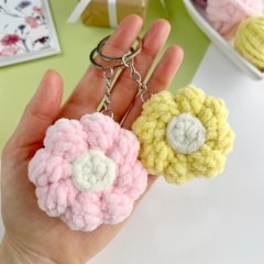 Flower plush keychain amigurumi pattern by AmiGuide