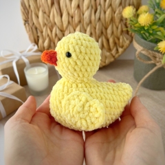 Plush rubber duck toy amigurumi pattern by AmiGuide