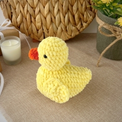 Plush rubber duck toy amigurumi pattern by AmiGuide