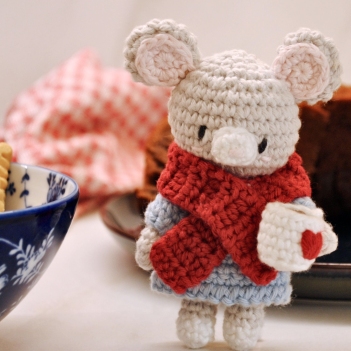 Millie the Mouse amigurumi pattern by The Wandering Deer