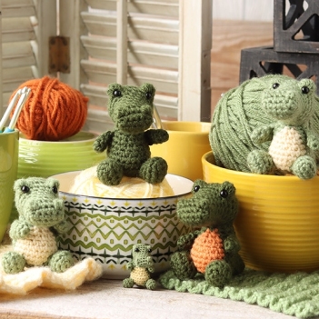 Small Alligator amigurumi pattern by Jen Hayes Creations