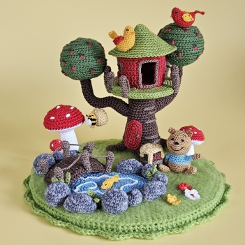 Oliver Bear and His Treehouse amigurumi pattern by SaphirhaseDesign