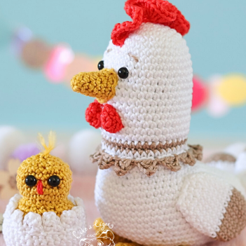 Momma hen and her chick amigurumi pattern by LikeALigerCrochet