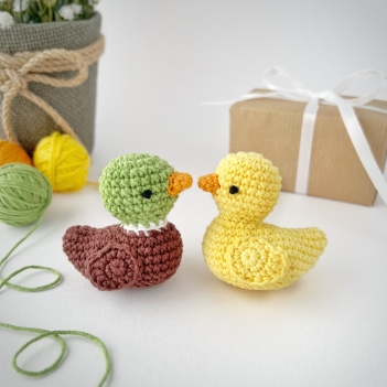 Tiny rubber duck toy amigurumi pattern by AmiGuide