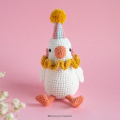 Party Goose amigurumi pattern by Lemon Yarn Creations