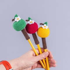 Apple Pencil Topper amigurumi pattern by Mufficorn