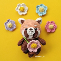 Carla the Red Panda amigurumi by Audrey Lilian Crochet