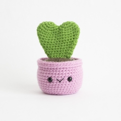 Hoya Heart amigurumi by A Menagerie of Stitches