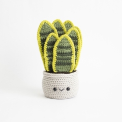 Snake Plant amigurumi pattern by A Menagerie of Stitches