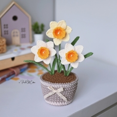 Daffodil in a Pot amigurumi pattern by apinchofcotton
