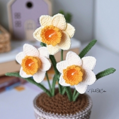 Daffodil in a Pot amigurumi pattern by apinchofcotton