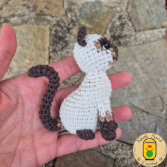 Shamu the Tiny Siamese Cat amigurumi pattern by Neith Sand Crochet