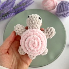 Turtle plush keychain amigurumi by AmiGuide