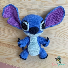 Blue alien amigurumi pattern by Domigurumi