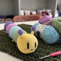 Ugo the Caterpillar Butterfly amigurumi by Domigurumi