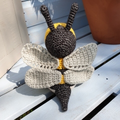 Becky the Bumblebee amigurumi pattern by Little Green Bear