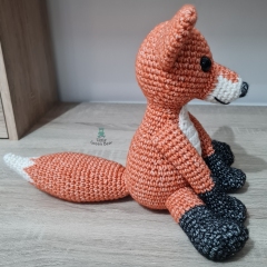 Fraser the Fox amigurumi pattern by Little Green Bear