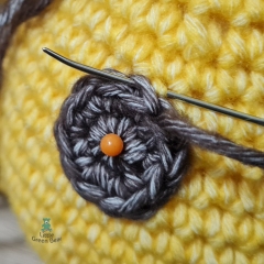 Geoff the Giraffe amigurumi pattern by Little Green Bear