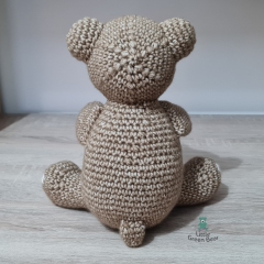 Glenn the Grizzly Bear amigurumi by Little Green Bear