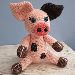 Polly the Piglet amigurumi pattern by Little Green Bear