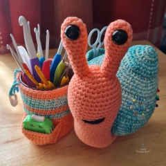 Sally the Snail Caddy amigurumi pattern by Little Green Bear