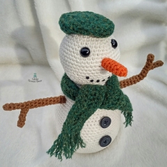 Seth the Snowman amigurumi by Little Green Bear