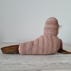 Wally the Walrus amigurumi pattern by Little Green Bear