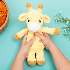 Giraffe amigurumi plushie
