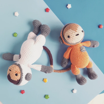 Cleo the astronaut monkey amigurumi pattern by Mongoreto