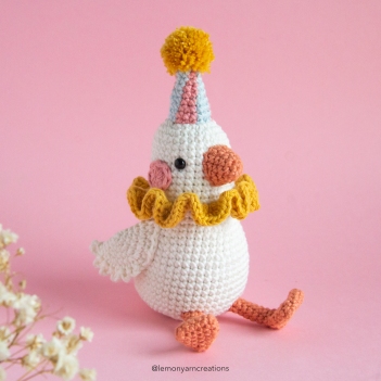 Party Goose amigurumi pattern by Lemon Yarn Creations