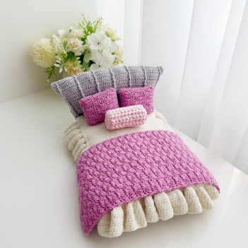 Doll bed amigurumi pattern by Fluffy Tummy
