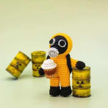 Nuclear Coffee amigurumi pattern by Mariia Zhyrakova