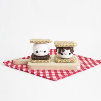 Amigurumi S'mores amigurumi pattern by A Menagerie of Stitches