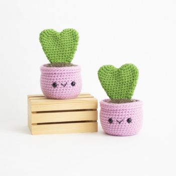Hoya Heart amigurumi pattern by A Menagerie of Stitches