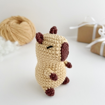 Cute capybara  amigurumi pattern by AmiGuide