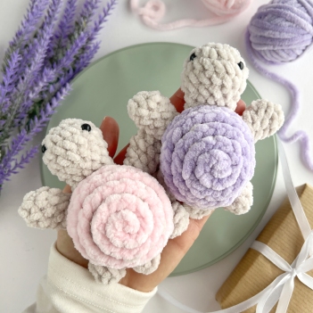 Turtle plush keychain amigurumi pattern by AmiGuide