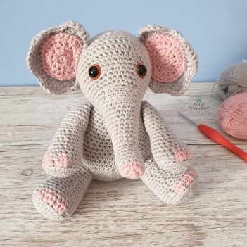 Eva the Elephant amigurumi pattern by Little Green Bear
